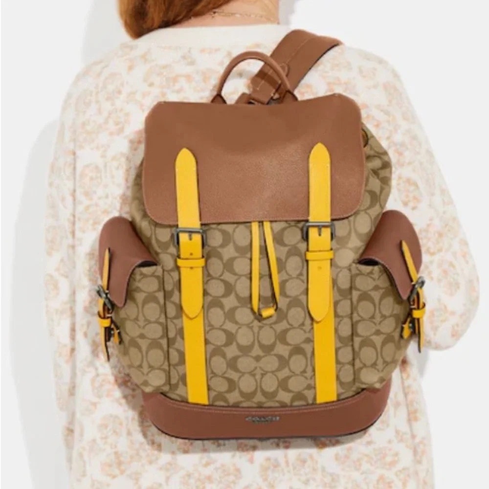 Hudson Backpack In Colorblock Signature Canvas - Picture 2 of 12